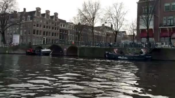 Nederland, Amsterdam, 11 maart 2017. Amsterdamse grachten — Stockvideo