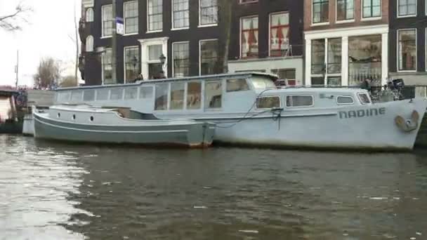 Nederland, Amsterdam, 11 maart 2017. Amsterdamse grachten — Stockvideo