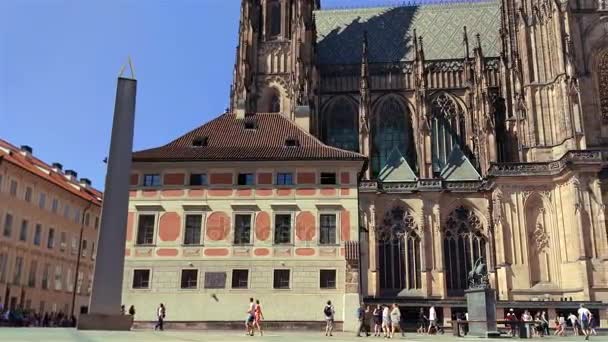 Praga, República Checa - 21 de agosto de 2017. Catedral de San Vito — Vídeos de Stock