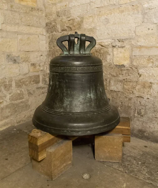 eski kilise çanı