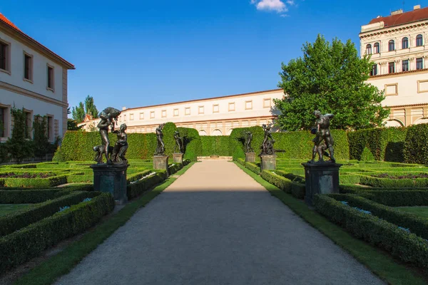 Вальдстенацська сад і Празький град у Празі, Чехія Стокове Фото