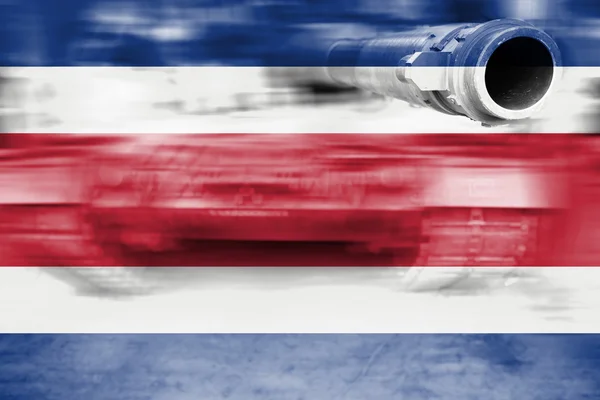 Tema de fuerza militar, tanque de desenfoque de movimiento con bandera de Costa Rica —  Fotos de Stock