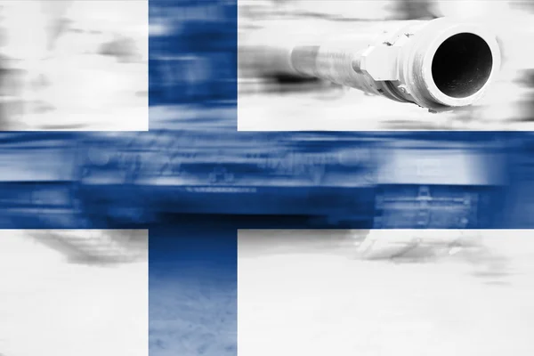 Thema militärische Stärke, Bewegungsunschärfe Panzer mit finnischer Flagge — Stockfoto