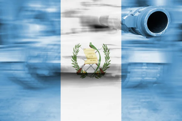 Tema de fuerza militar, tanque de desenfoque de movimiento con bandera de Guatemala —  Fotos de Stock