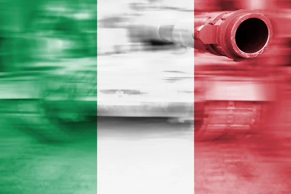 Thema militärische Stärke, Motion Blur Panzer mit italienischer Flagge — Stockfoto