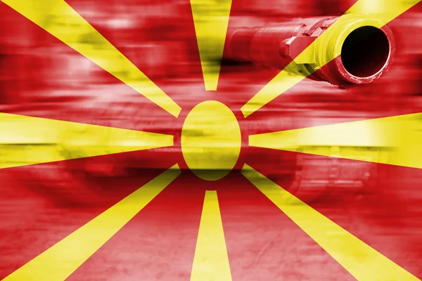 Θέμα στρατιωτικής δύναμης, θόλωμα κίνησης δεξαμενή με σημαία της πΓΔΜ — Φωτογραφία Αρχείου