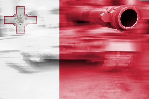 Tema de la fuerza militar, tanque de desenfoque de movimiento con bandera de Malta —  Fotos de Stock