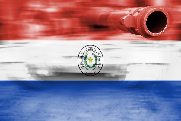Tema de força militar, tanque de desfoque de movimento com bandeira do Paraguai — Fotografia de Stock