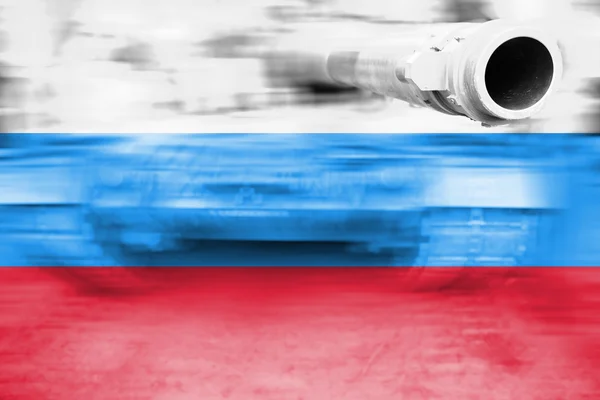 Tematu siły militarnej, rozmycie ruchu zbiornika z rosyjską flagę — Zdjęcie stockowe