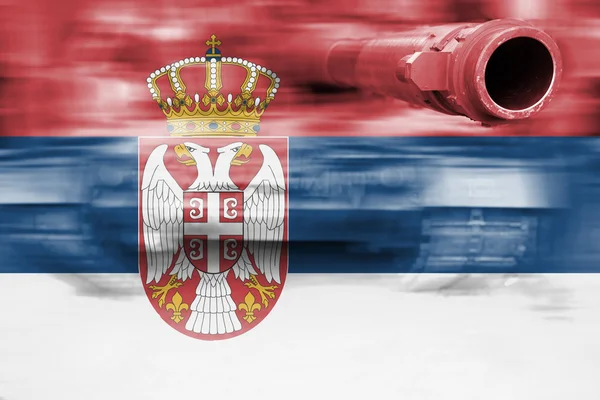 군사력 테마, 동작 흐림 효과] 세르비아 플래그와 탱크 — 스톡 사진