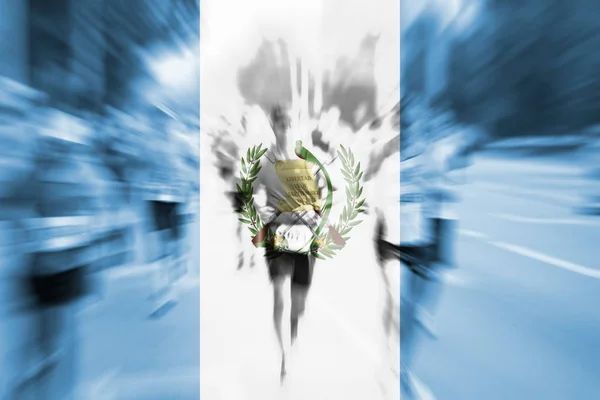 Maraton koşucusu Hareket Bulanıklığı Guatemala bayrağı karıştırma ile — Stok fotoğraf