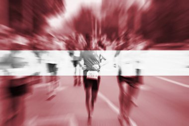 Maraton koşucusu Hareket Bulanıklığı Letonya bayrağı karıştırma ile