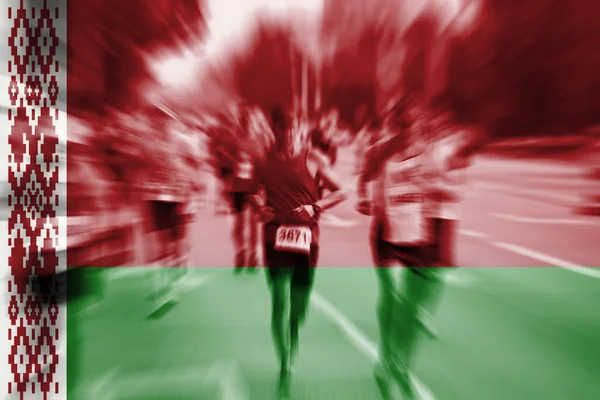 Marathon runner motion blur com misturar a bandeira da Bielorrússia — Fotografia de Stock