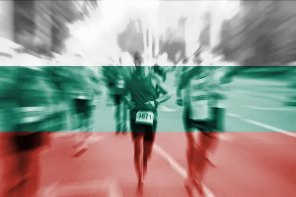 Maratona corridore movimento sfocatura con miscelazione bandiera Bulgaria — Foto Stock