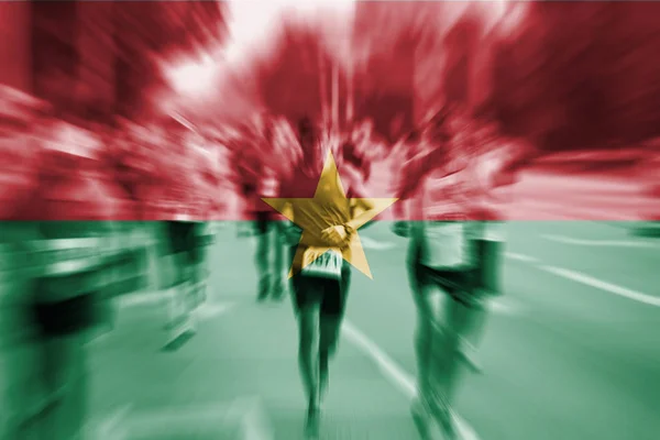 Maratonský běžec Rozmáznout s prolnutí vlajka Burkiny Faso — Stock fotografie