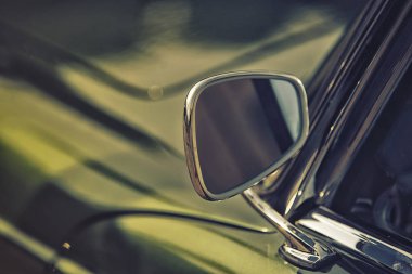 Dikiz aynası greenv intage araba üzerinde kapat.