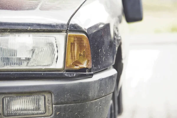Close up on broken front light in the blue car — Stock Photo, Image