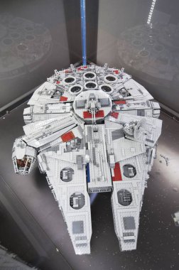 Wroclaw, Polonya - 25 Ocak 2014: Star Wars Falcon Millenium, Lego blokları tarafından yapılan.