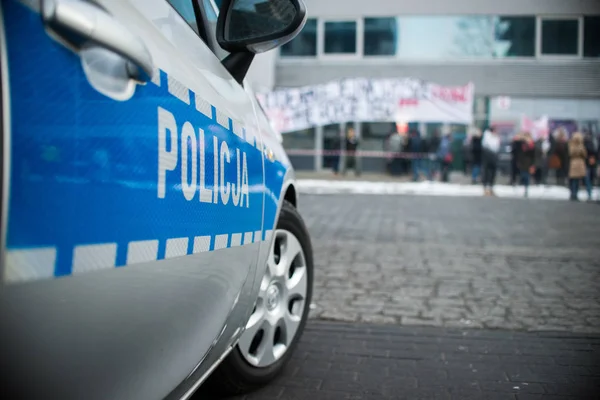 Detail of a police (Policja) car in Poland, demonstration in bac — Stock Photo, Image