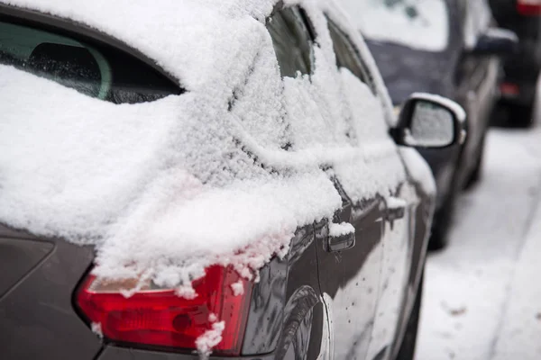 Närbild på bil med snö — Stockfoto