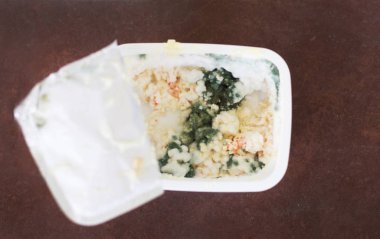 Çürük tereyağı veya süzme peynir üzerinde Kapat