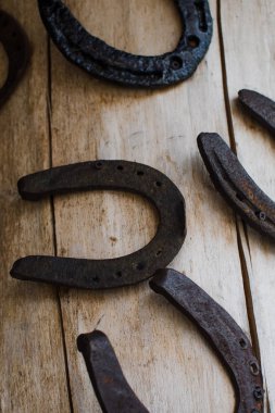 Bir eski vintage Demirci ve atölye içinde ata kapat