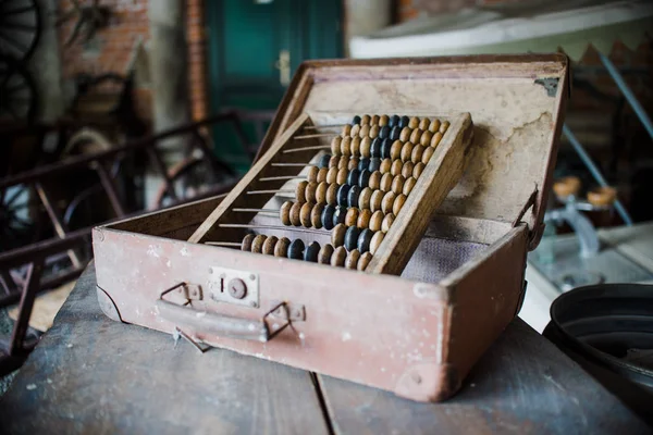 Eski vintage eski abacus atölye üzerinde kapat — Stok fotoğraf