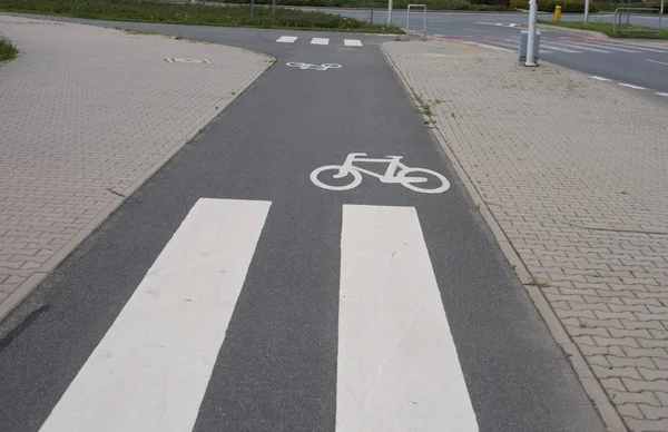 Fermer sur vélo panneau routier dans la rue — Photo