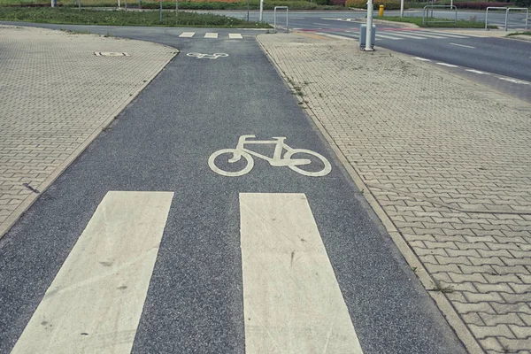 Fechar em bicicleta sinal de estrada na rua — Fotografia de Stock