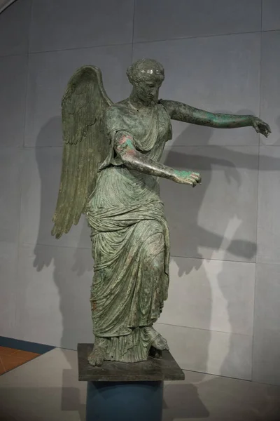 Brescia, Itálie, 11 srpna 2017, staré sochy v muzeu — Stock fotografie