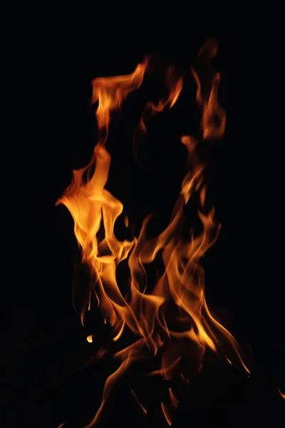 Tűz lángjai fekete háttér és textúra — Stock Fotó