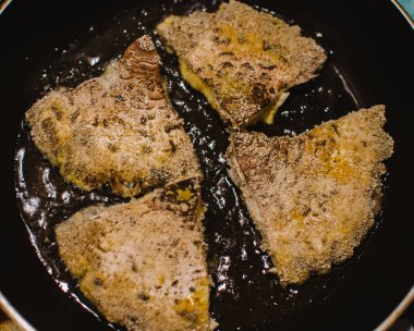 Macrolepiota procera bir Pan dan mantar pirzola