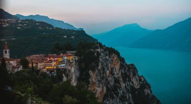 Garda Gölü, günbatımı, yüksek ISO değerleri göster