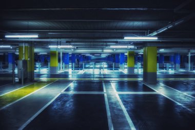 Boş yuvayla otopark underground üzerinde kapat