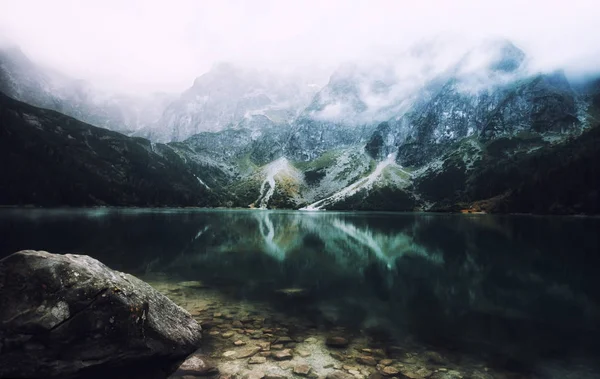 Höst bild av Morskie Oko lake, Zakopane i Polen — Stockfoto