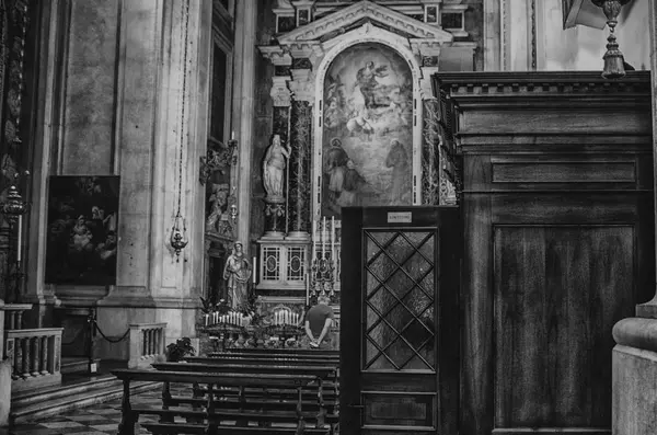 Nahaufnahme Vom Beichtstuhl Der Katholischen Kirche Schwarz Weiß — Stockfoto
