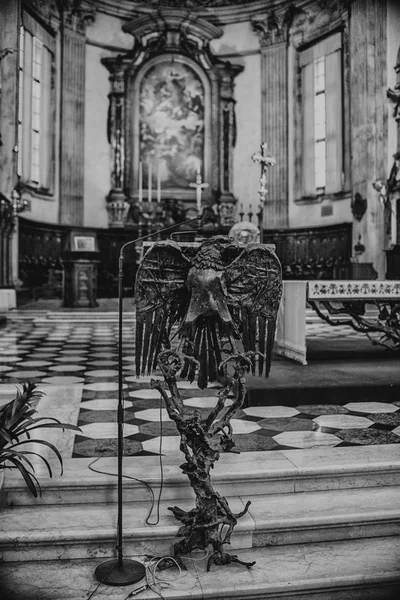 06 de agosto de 2017, Brescia, Italia, dentro de la antigua catedral Brescia —  Fotos de Stock