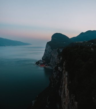 Garda Gölü, günbatımı, yüksek ISO değerleri göster
