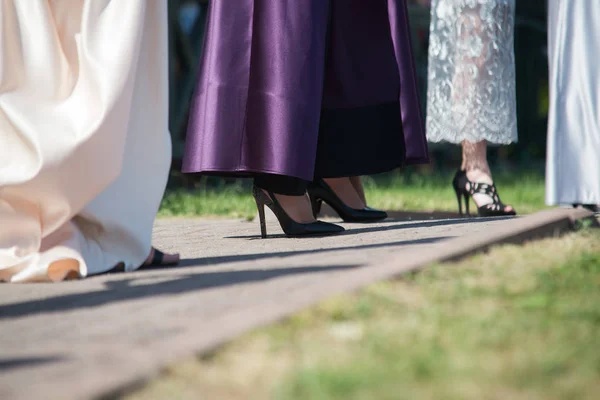 Clsoe Hasta Las Piernas Mujer Desfile Moda — Foto de Stock