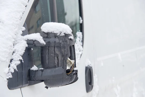 Primer Plano Espejo Lateral Dañado Coche Camión Invierno — Foto de Stock