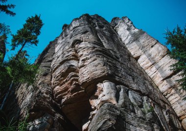 Adrszpach - Teplice Çek Cumhuriyeti'nde büyük kaya dağda yakın çekim