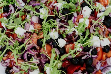 roka ve zeytin salatası