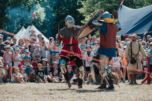 2018-07-07 Wojnowice, Polen, turnering, riddarmatch på slagfältet — Stockfoto