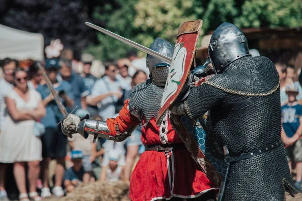 07 / 07 / 2018 Wojnowice, Pologne, tournoi, match des chevaliers sur le champ de bataille — Photo