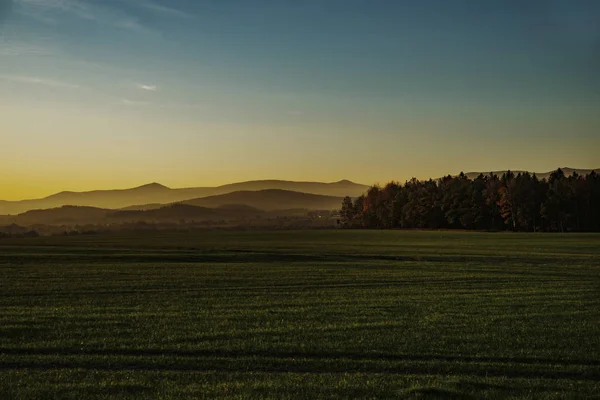 Rising sun panorama of meadows and hills — Stock Photo, Image