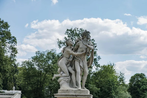 Royal Lazienki Park i Warszawa, skulptur, Polen — Stockfoto