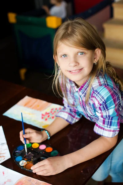 Little girl drawing at home — Stock Photo, Image