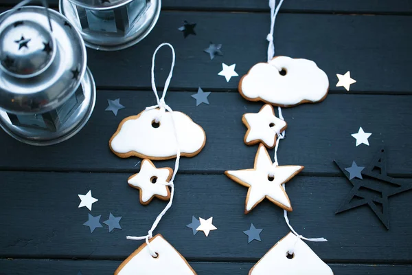 Biscuit de Noël sur un fond en bois — Photo