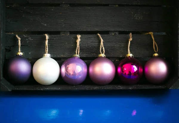 Christmas decoration with fir and pinecone on wooden board — Stock Photo, Image