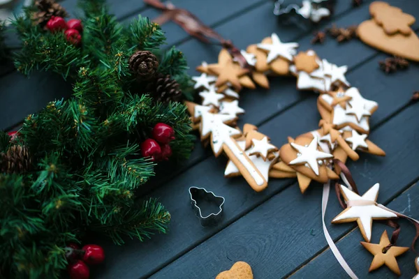 Natale o Capodanno biscotti di pan di zenzero in una stella ebrea in un Fotografia Stock